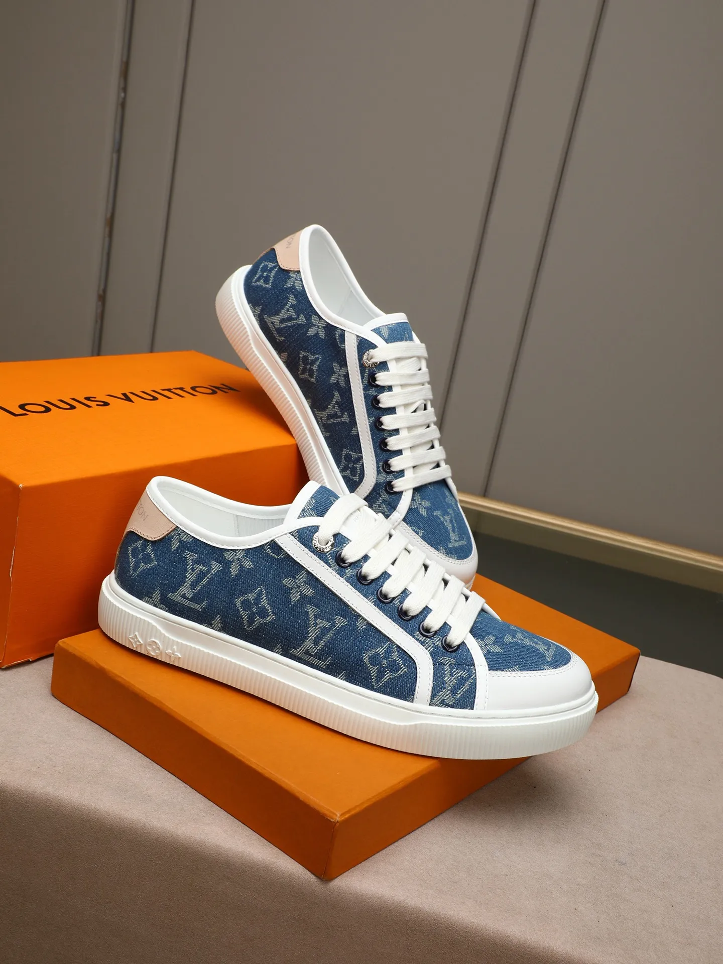 Men's Men's Shoes 💰440 𝐋𝐨𝐮𝐢𝐬 𝐕𝐮𝐢𝐭𝐭𝐨𝐧 𝟮𝟬𝟮𝟱/𝐬𝐬 Louis Vuitton's new spring and summer casual sports sneakers have a youthful atmosphere and are very youthful on the feet! Comfortable and light on the feet! The color is also very youthful! The upper is exclusively decorated with LV accessories! Make the whole shoe more flexible! The special electro-printed logo on the upper has a sense of design and is super recognizable! Beautiful and generous! ! It’s super easy to walk on! Specific denim surface material, sheepskin lining, original molded outsole Size: 38-44 (45 customized)